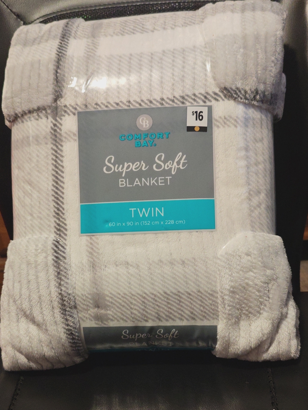 Comfort Bay White and Gray Plaid Twin Blanket